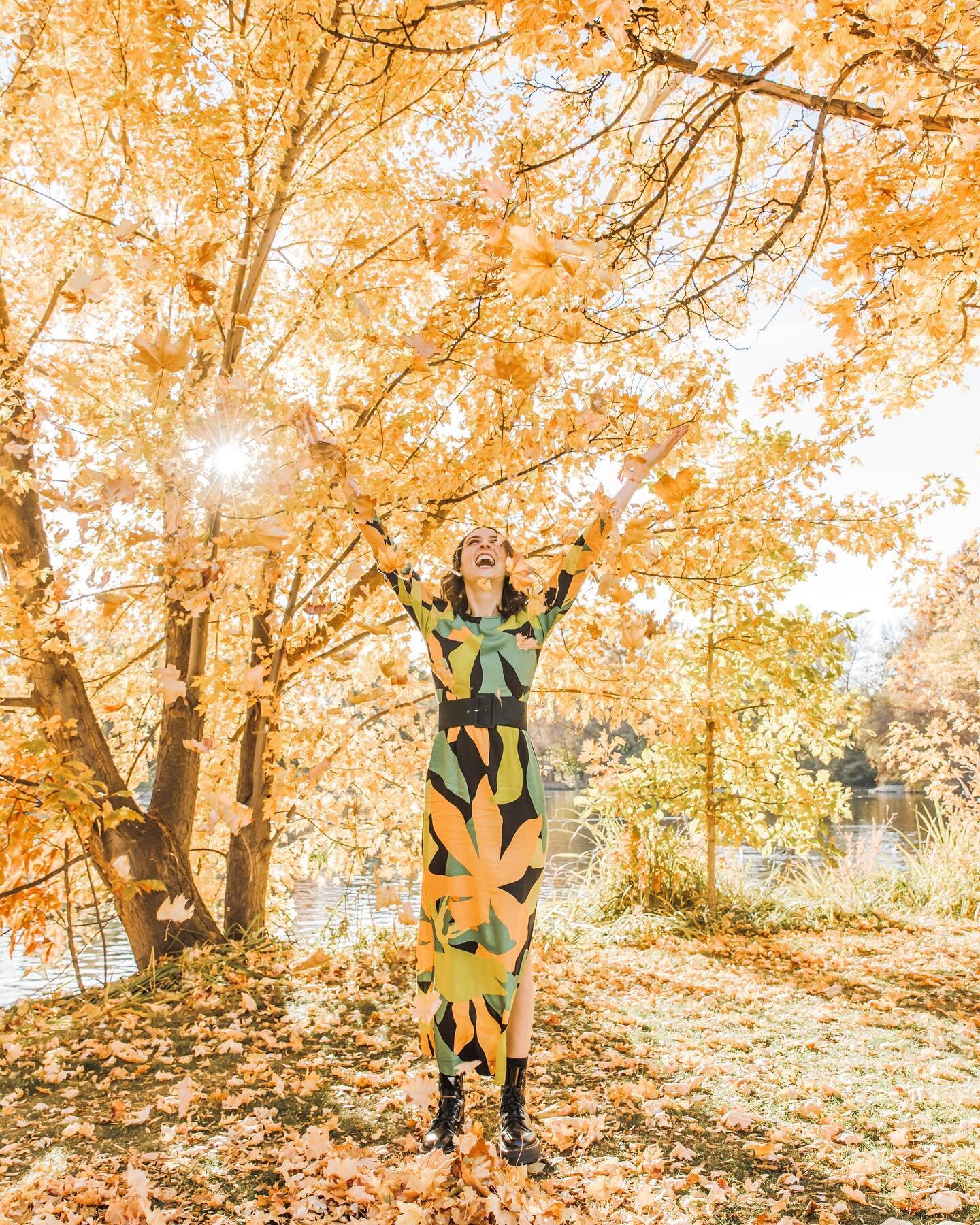 ''' Went full basic for the first photo ' but worth it for this gorgeous @bl_nk_london dress!! Matched the Fall leaves in Idaho perfectly!! It was fun seeing all the colorful Fall leaves, since California is just brown right now ''&zwj;'''''