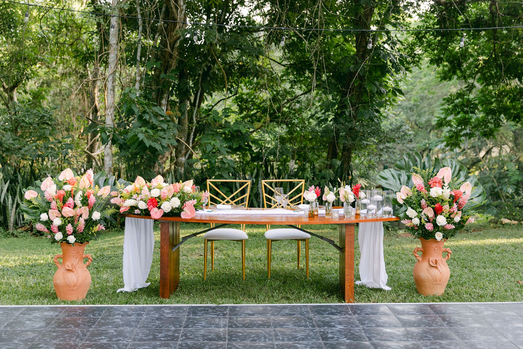 newlyweds reception table 