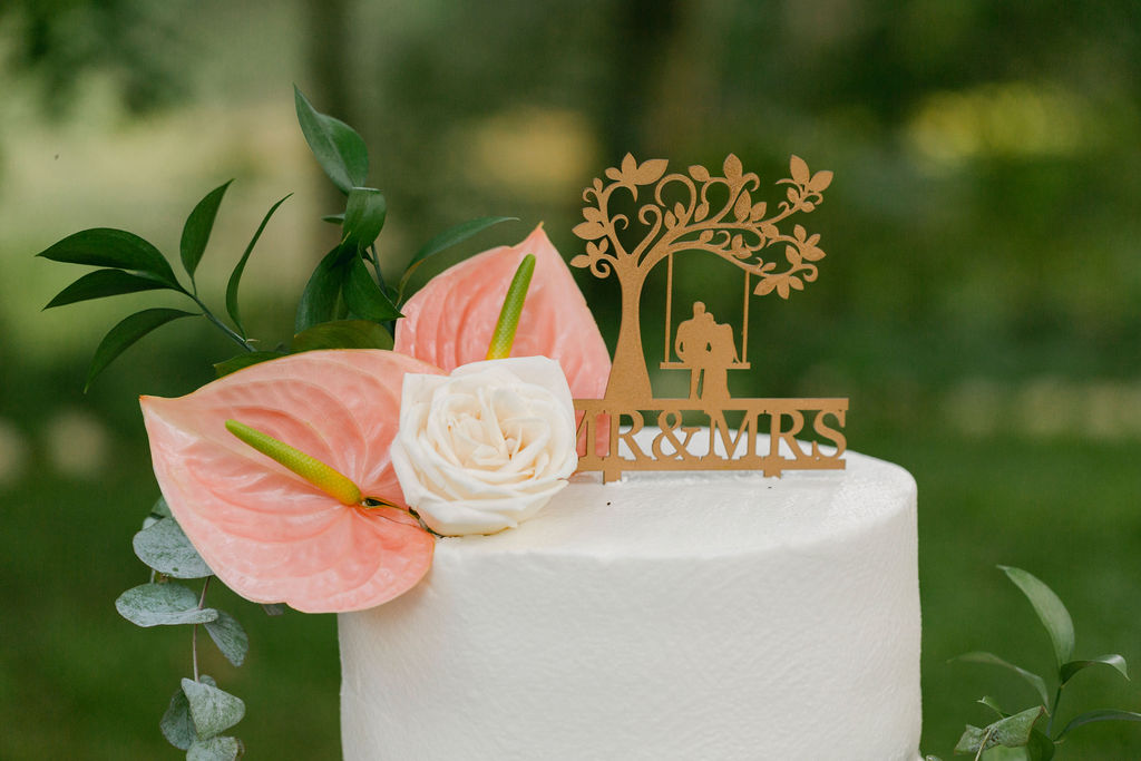 beautiful and colorful wedding cake 