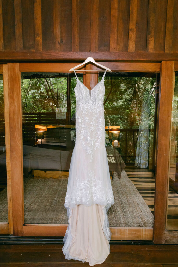 stunning wedding dress for the tropical wedding