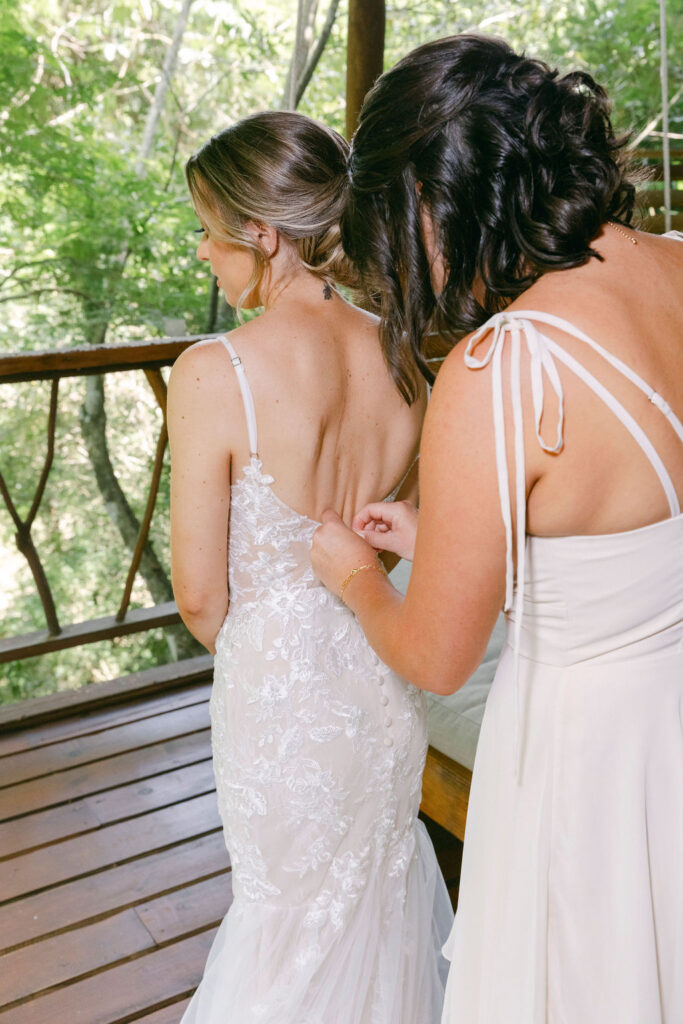 bride getting ready for her ceremony 