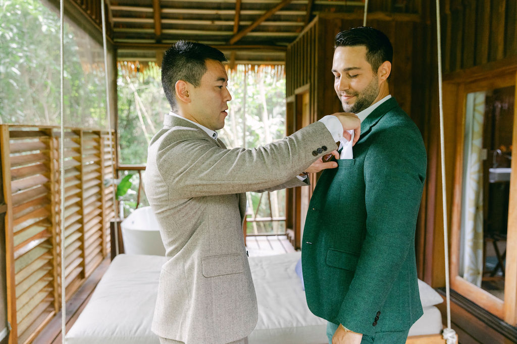 picture of the groom and his groomsmen getting ready for the ceremony 