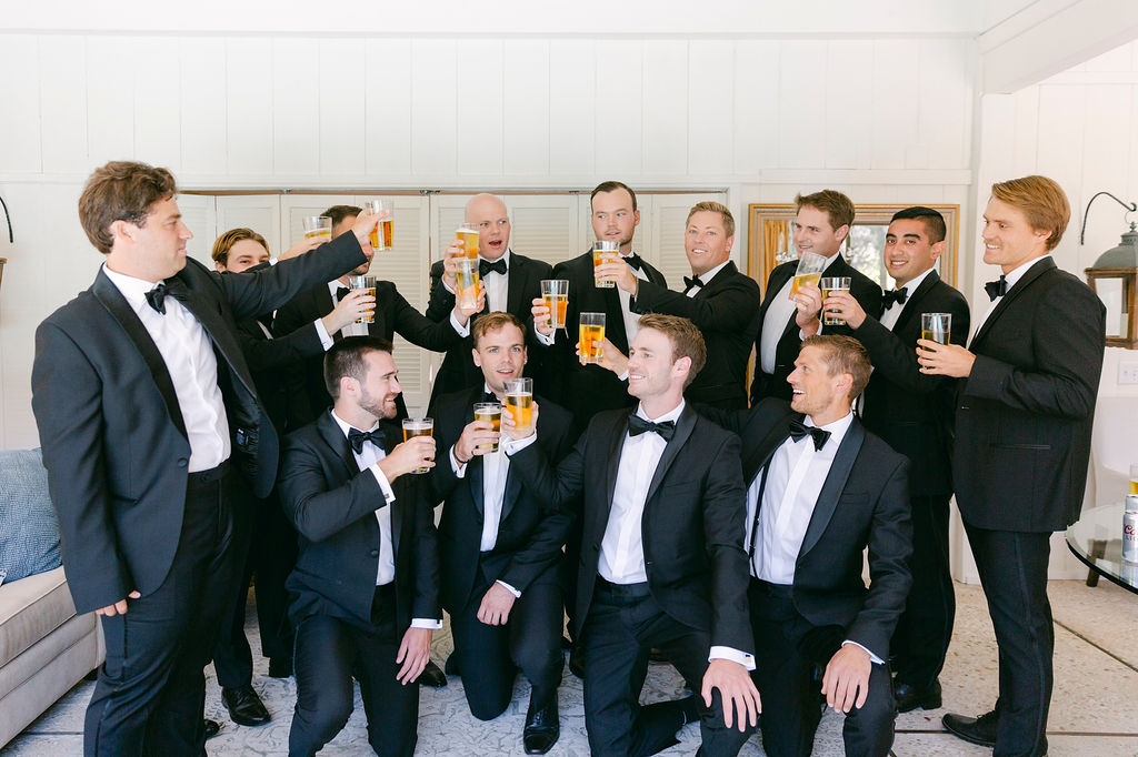 fun picture of the groom and the groomsmen 