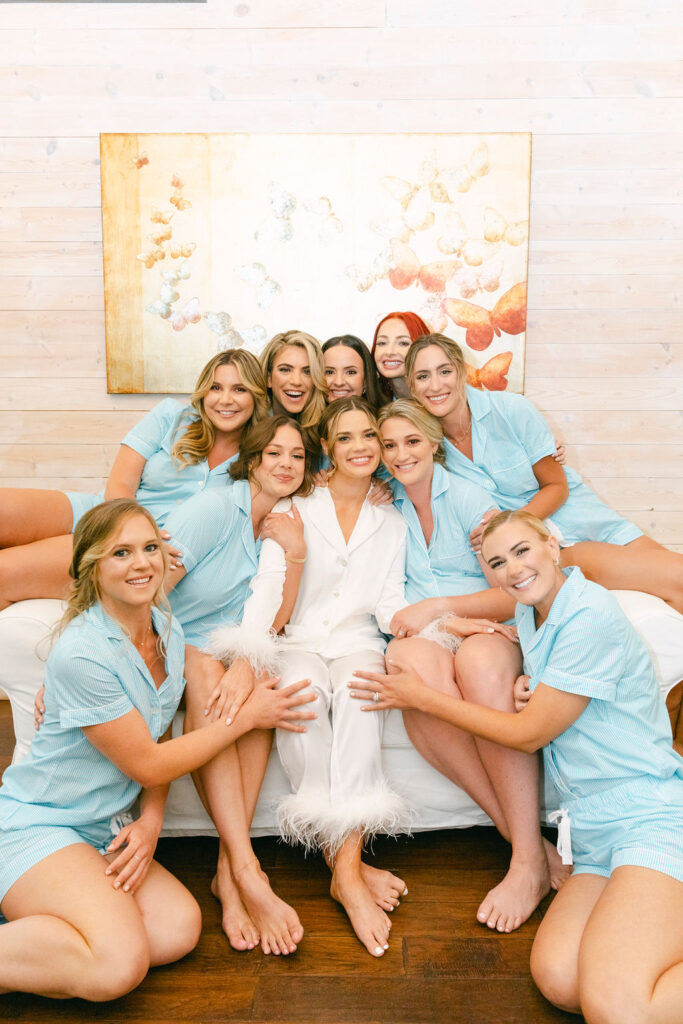 cute picture of the bride and her friends